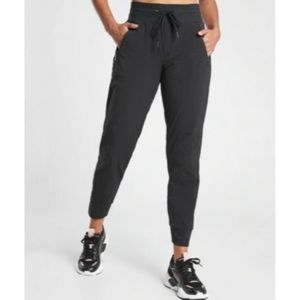 Athleta Balance Jogger Black Athletic Sweatpants Womens